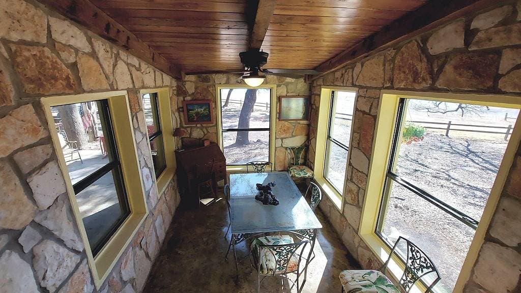 Foto 11 von 19: Gemütliche, private Steinhütte am Wasser an der Nordküste des Lake Travis