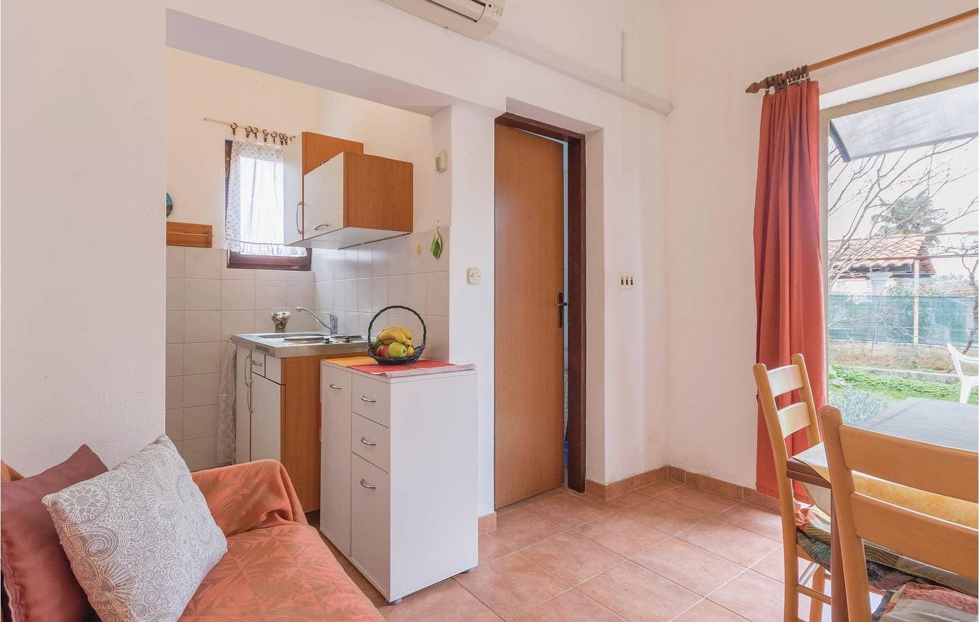 Foto 5 von 32: Charmantes Apartment mit Terrasse, WLAN, Klimaanlage und Parkplatz, 1,5 km vom Strand Bijeca entfernt