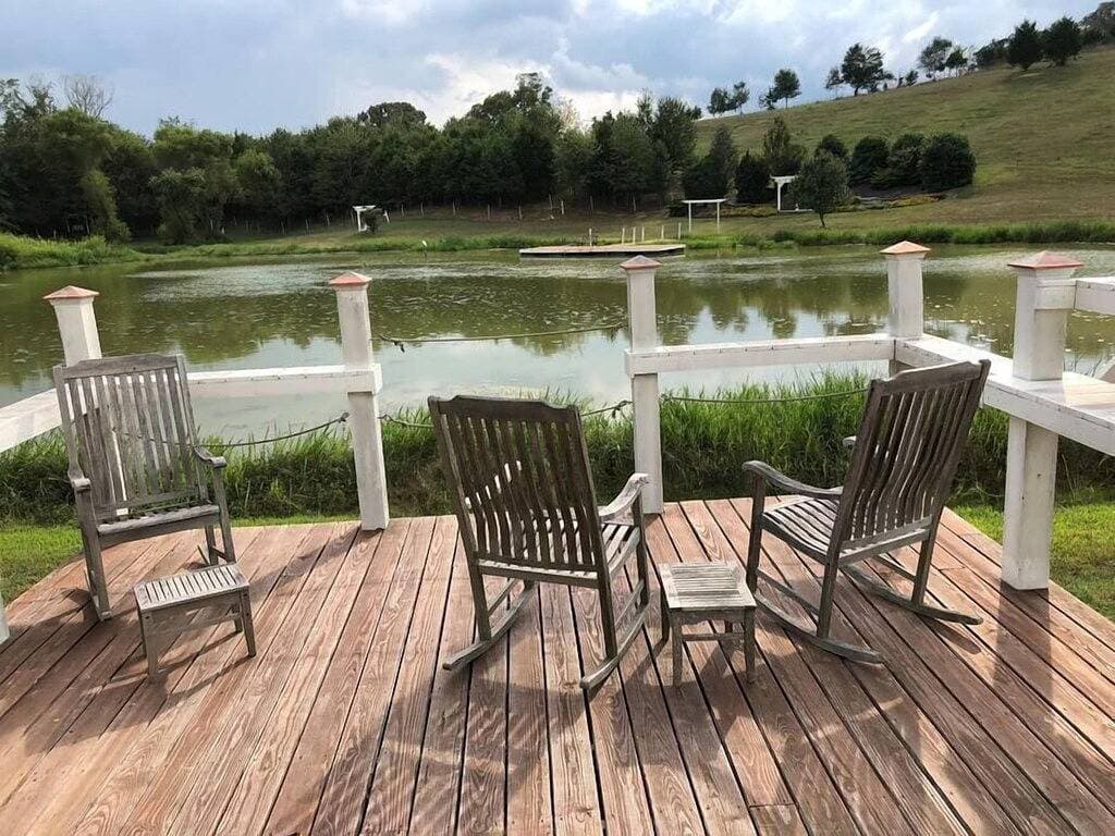Foto 5 von 32: ★ Tinyhouse - Fishhouse auf unserem 2 Hektar großen Catfish Pond Sleeps 3 - Genießen Sie Farmglamping