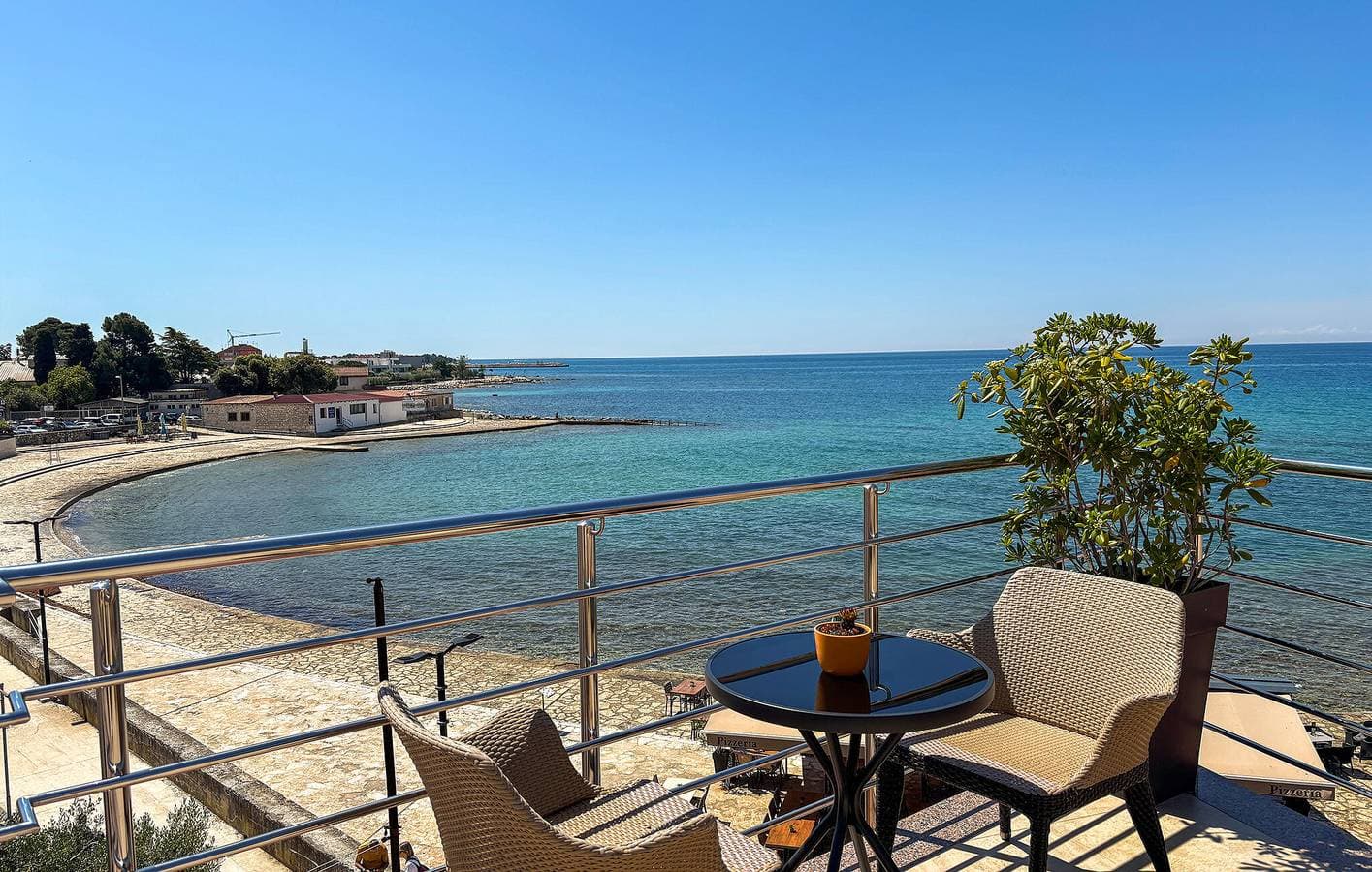 Foto 3 von 18: Gemütliches Apartment mit Meerblick: WLAN, Klimaanlage, Terrasse und 500 m zum Strand
