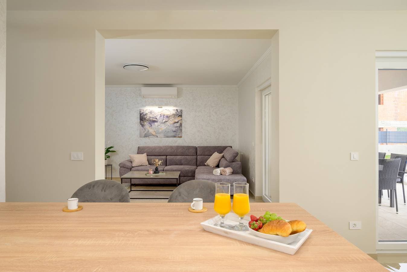 Foto 9 von 37: Charmante Villa mit Pool und Terrasse, nur wenige Schritte von Restaurants und dem Stadtzentrum entfernt