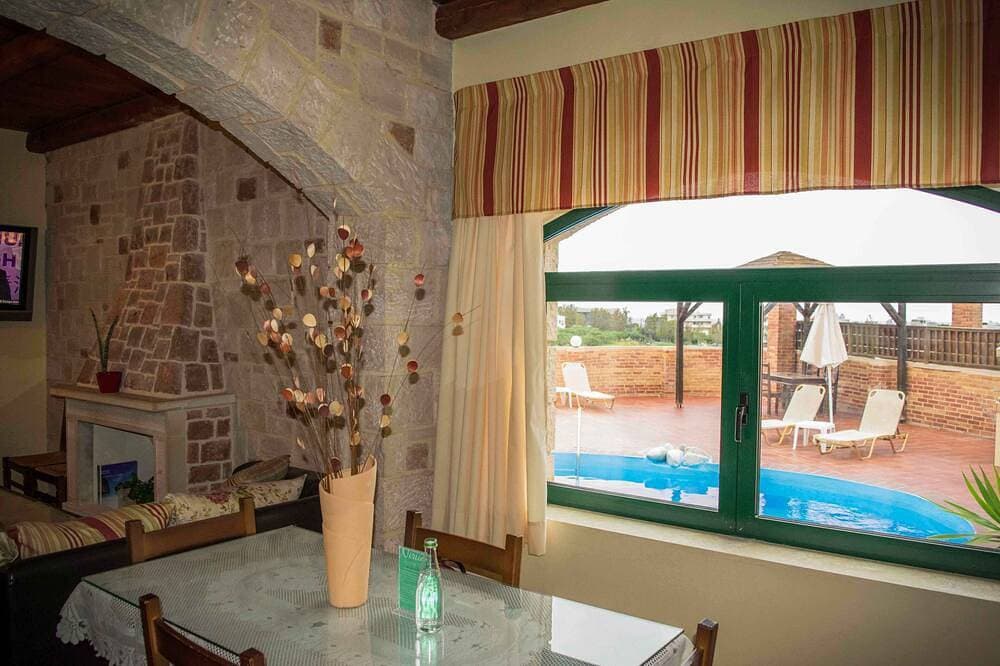Foto 9 von 13: Niriides Villas | Amfitriti |  Villa 4-bedrooms with private pool