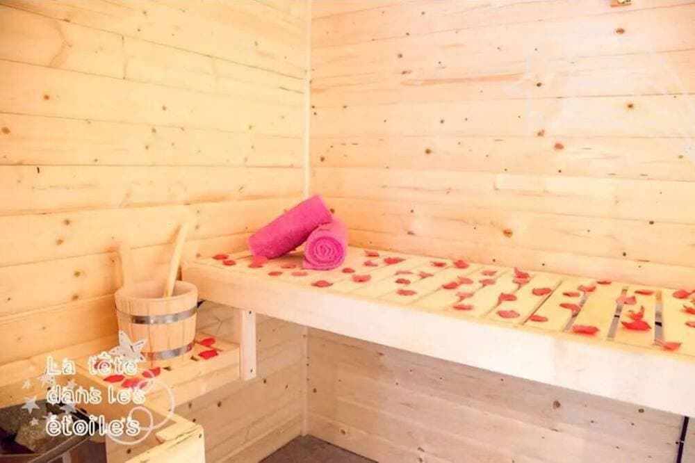 Foto 6 von 10: Chalet à la Montagne, Sauna, Plafond Étoilé aux Pied des 3 Vallées et Paradiski