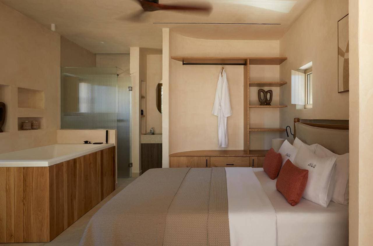 Foto 12 von 13: Stylish Suite with Jacuzzi & Access to Shared Heated Pool (Upper Floor)