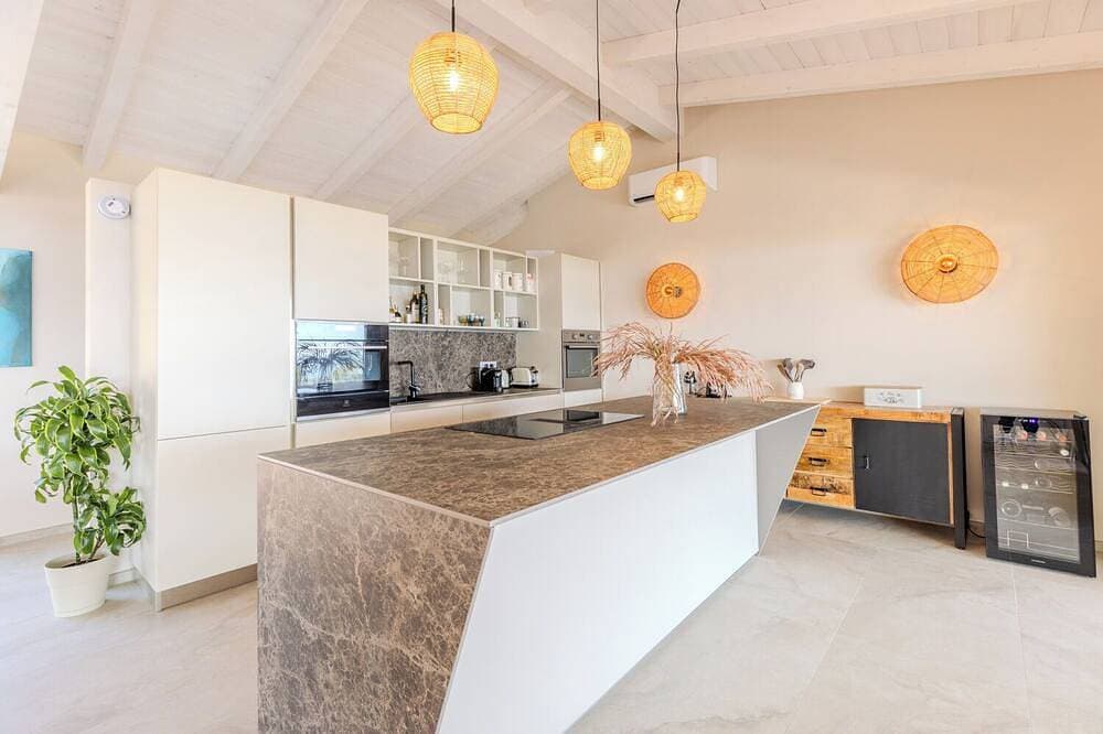Foto 5 von 30: Contemporary Coastal Living: The New Villa Muvrunara