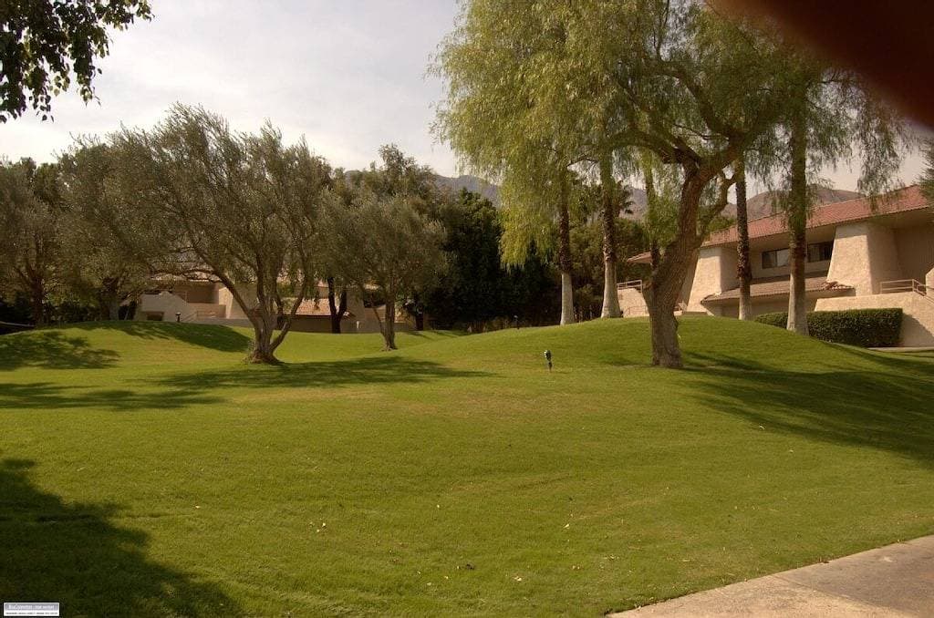 Foto 2 von 17: Palm Springs Condo in wunderschönen Garten.  Nähe der wichtigsten Sehenswürdigkeiten.