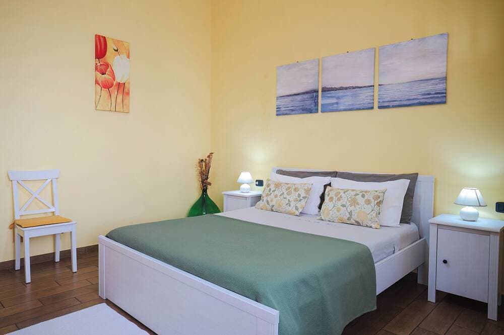 Foto 6 von 30: The Tree Of Lemons, whole house up to 10 beds!