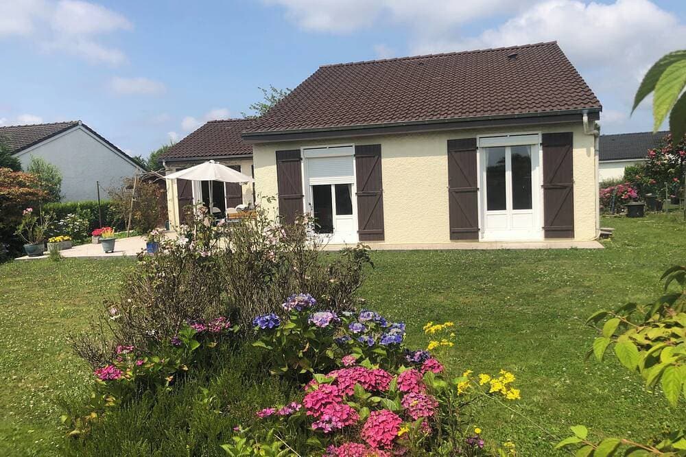 Foto 9 von 16: House 3 bedrooms Garden south view Fields Carrefour School Swimming pool Bus Rouen on foot