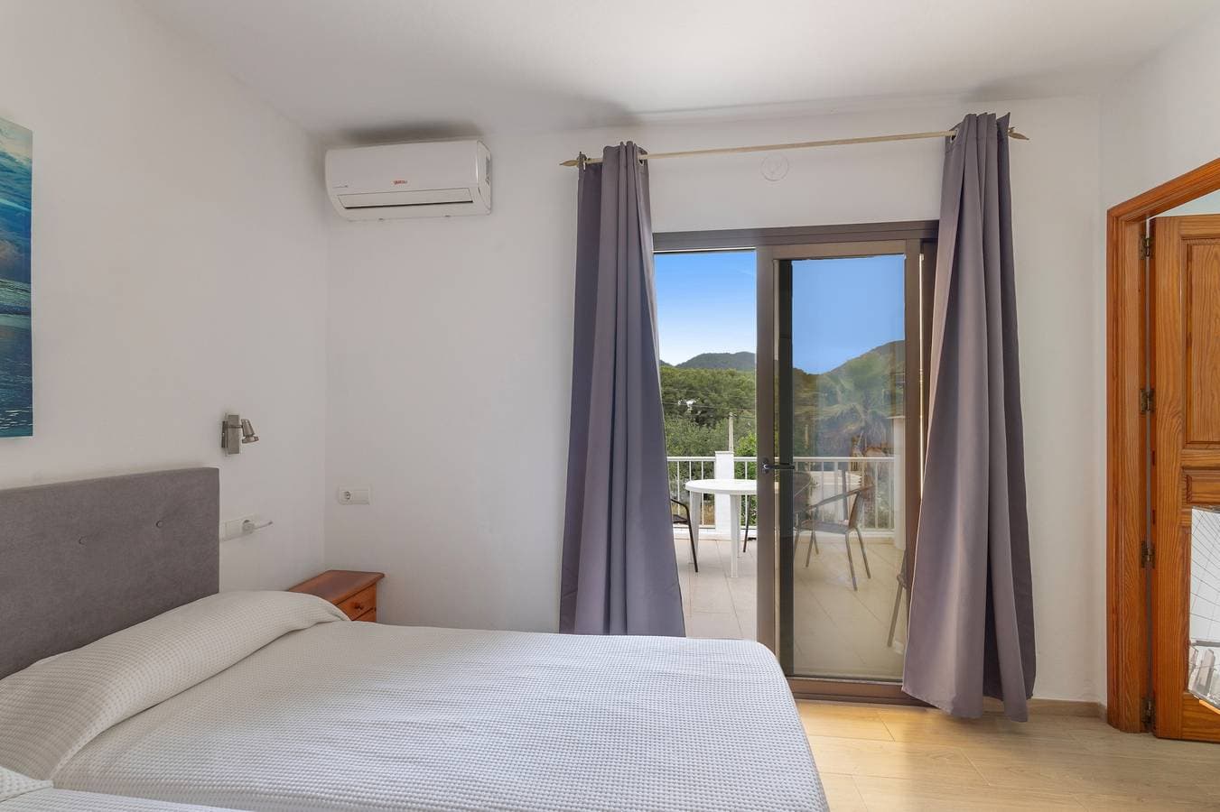 Foto 6 von 47: Zimmer 'Doble - 2' mit Bergblick, Wi-Fi und Klimaanlage