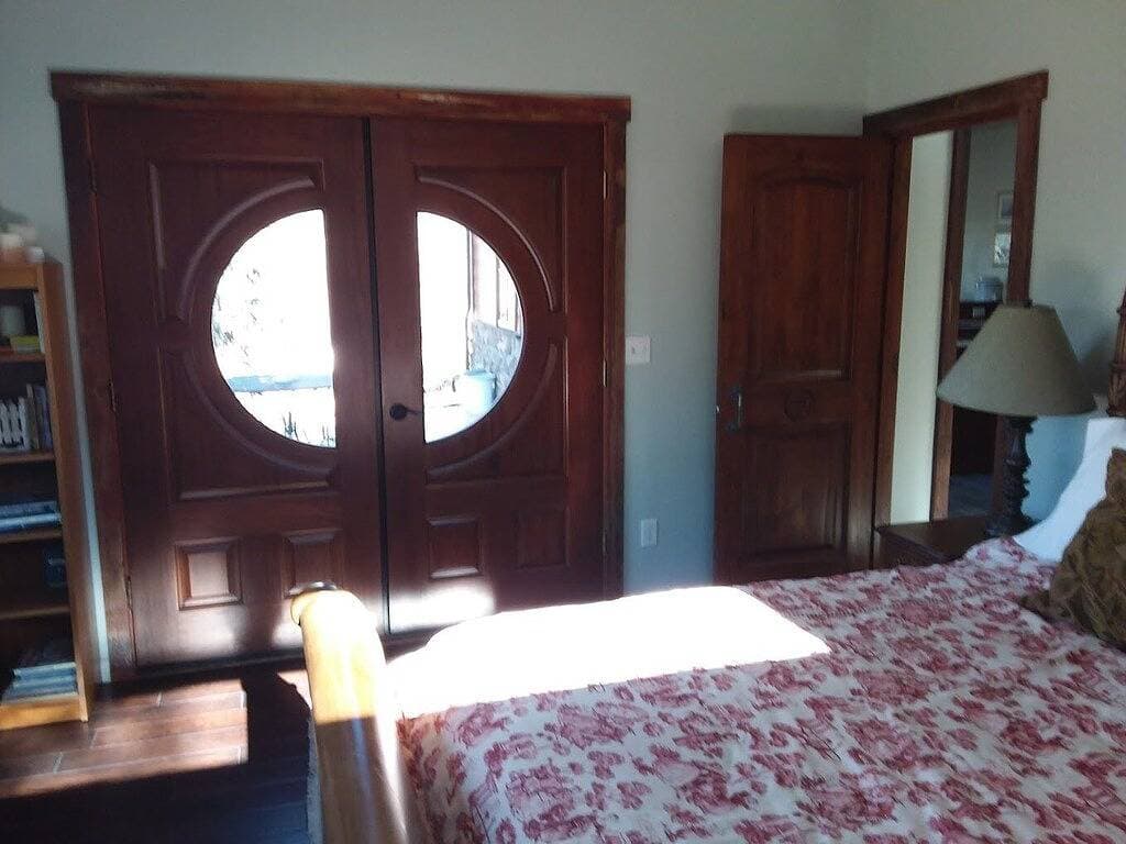 Foto 6 von 10: Catalpa Cottage is named after the giant Catalpa trees surrounding the cottage ~