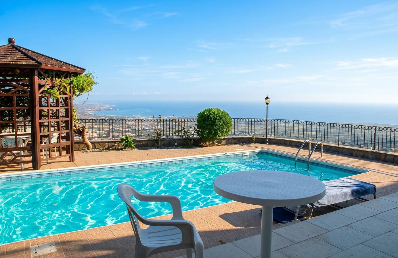 Foto 12 von 36: Peyia Villa mit Meerblick, privatem Pool und Garten