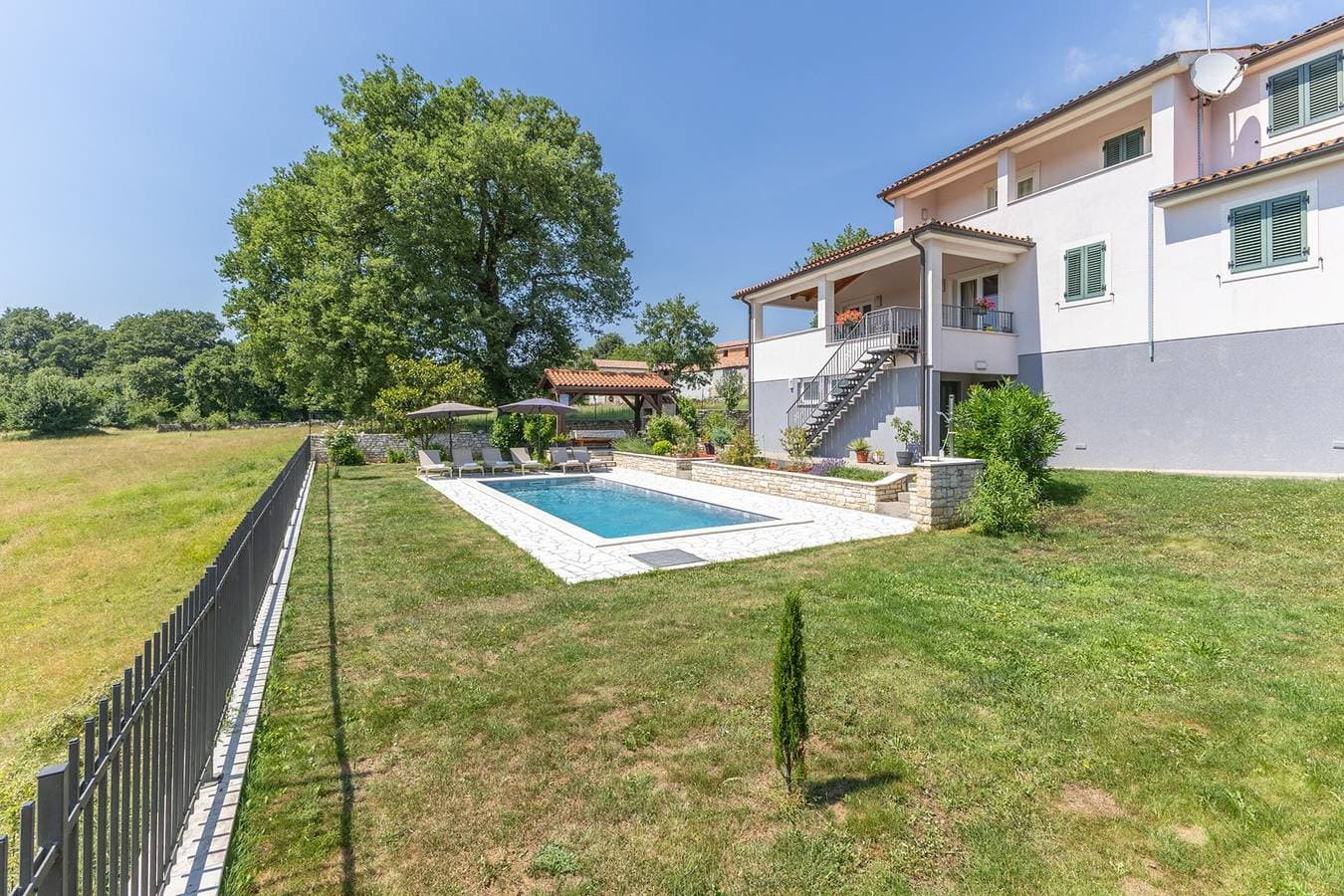 Foto 7 von 31: Ferienhaus Vesna mit Pool