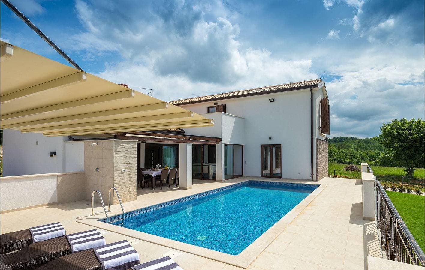 Foto 8 von 61: Geräumige 280 m² große Wohnung mit Pool, WLAN, Klimaanlage und Parkplatz