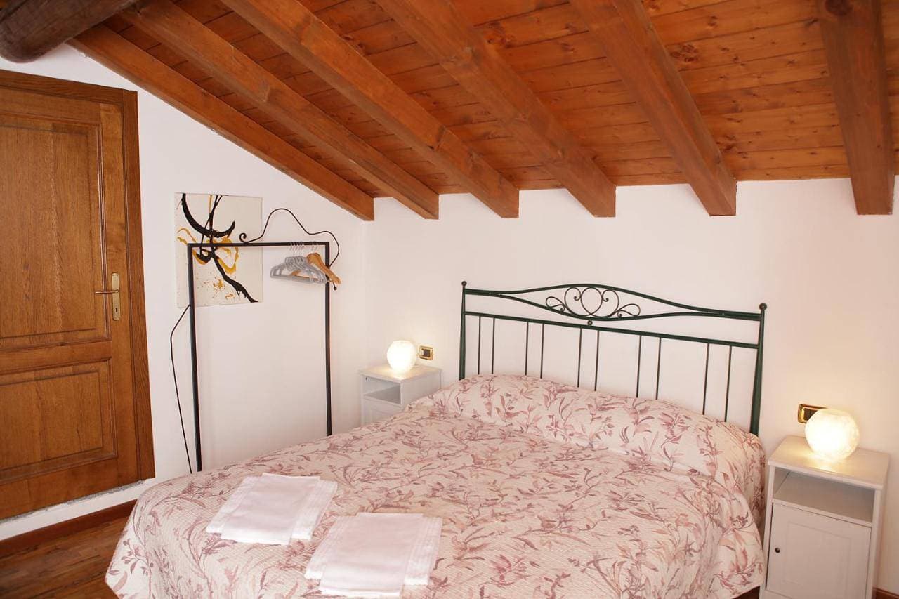 Foto 2 von 9: Double Room with Balcony