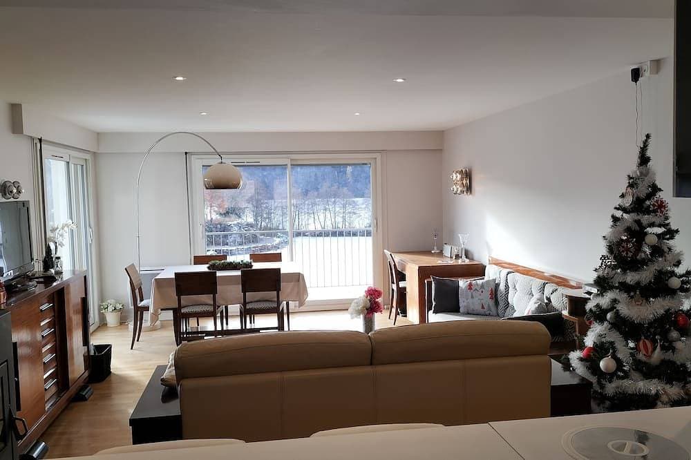 Foto 11 von 28: Luxury apartment with terrace on the shores of Lake Chambon overlooking Sancy