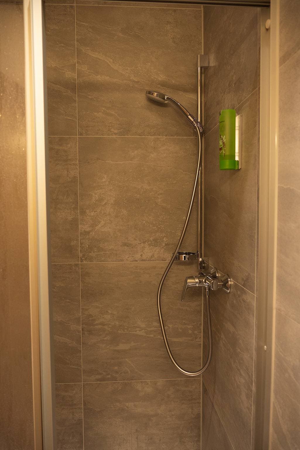 Foto 10 von 13: Gästehaus Kaltenbach - Doppelzimmer mit Dusche und Wc