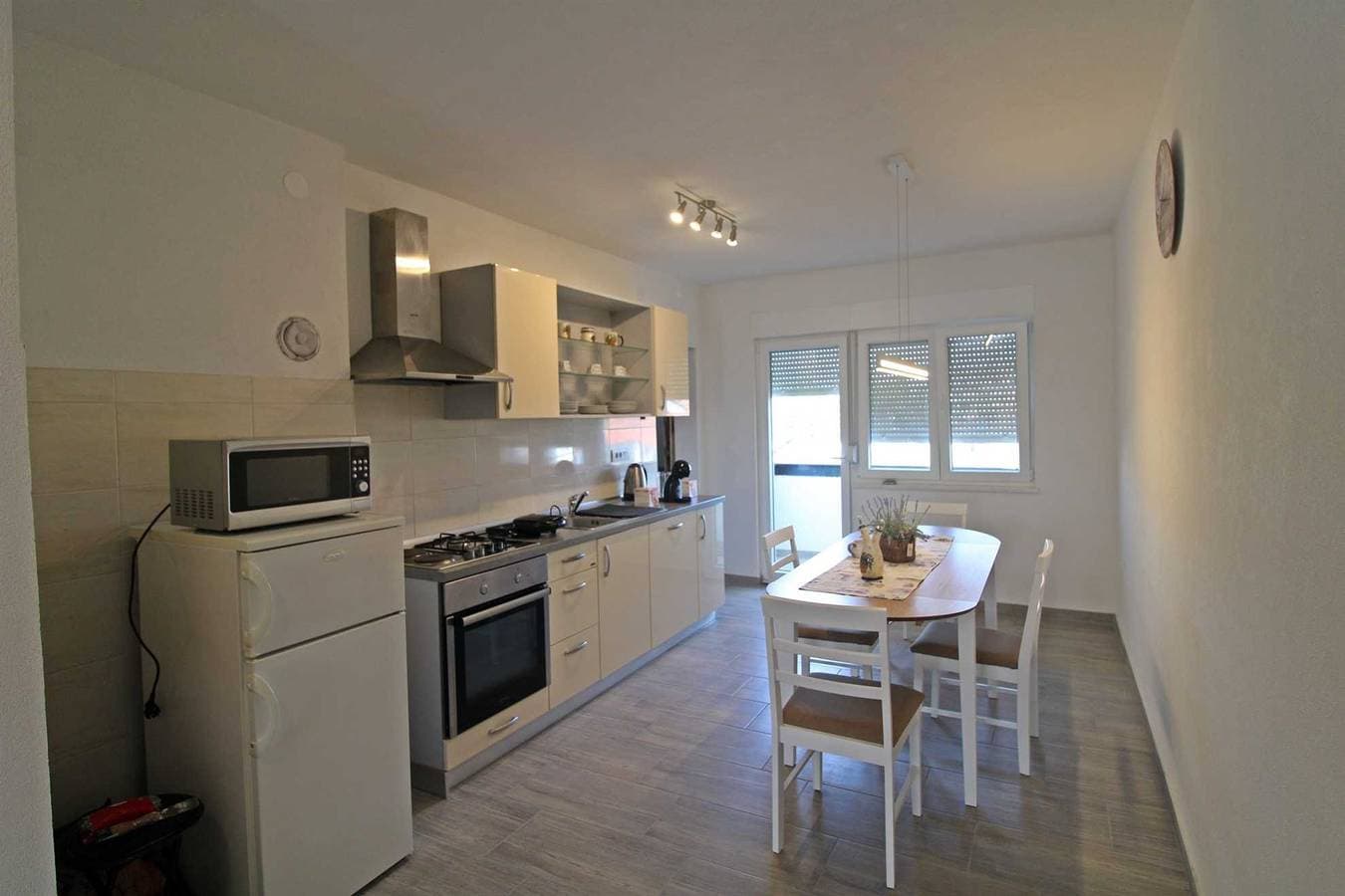 Foto 12 von 19: Ferienwohnung für 4 Personen in Fažana mit Meerblick, 50 m zum Strand