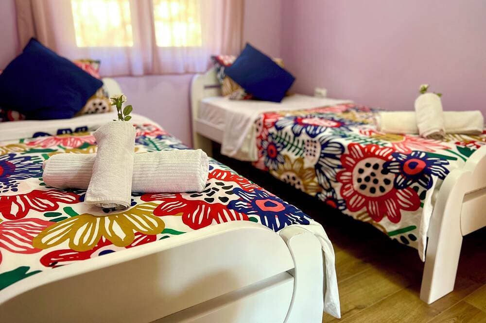 Foto 3 von 30: Spacious 4-bedroom house with infinity pool for relaxing in lovely Herceg Novi
