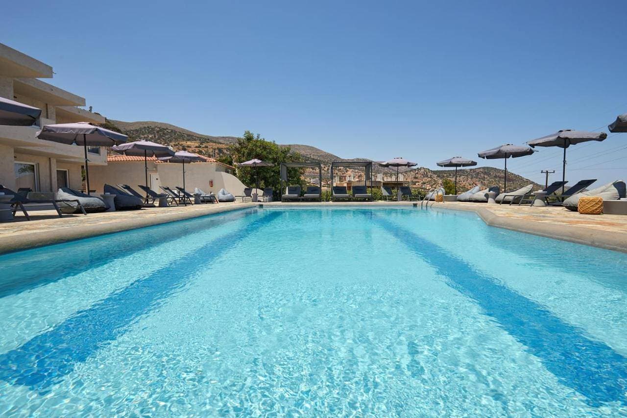 Foto 4 von 14: Standard Triple Suite Pool View