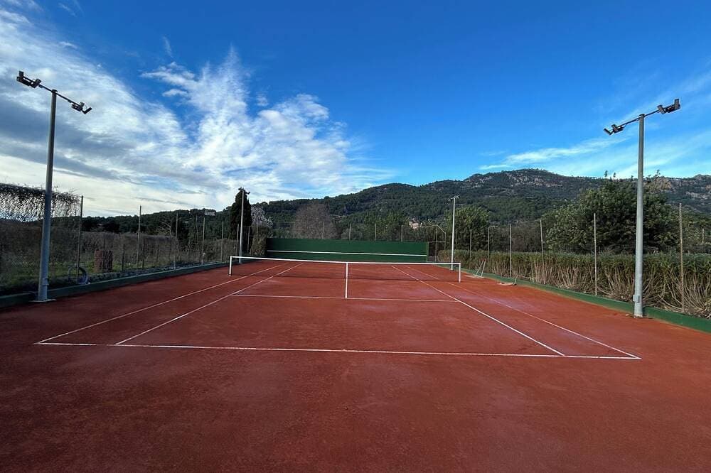 Foto 12 von 21: Exklusive Finca mit Swimmingpool und Tennisplatz, mit Bergblick