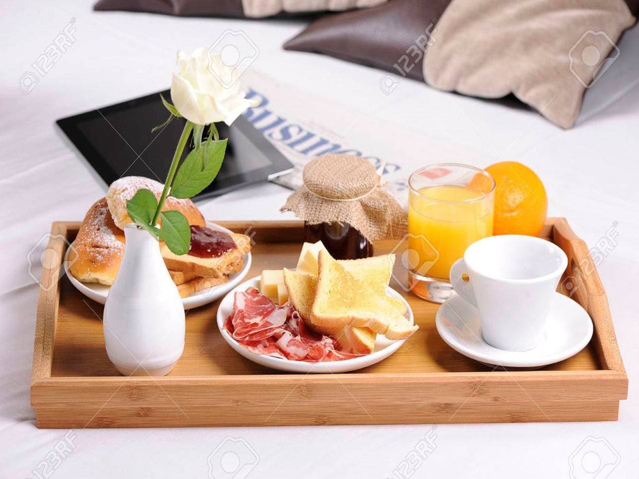 Foto 2 von 21: Gesamte Ambienteeinheit mit Vollansicht Frühstück inbegriffen
