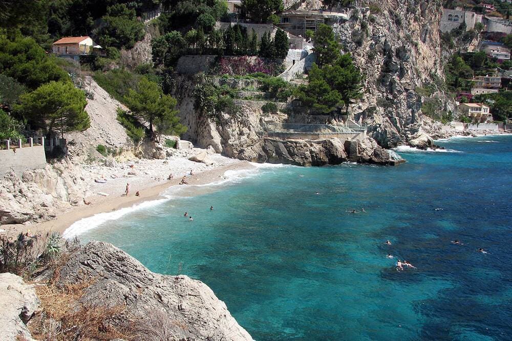 Direkt am Meer, 50 Meter vom Strand, 3 Km von Monaco, teilweise klimatisiert. 1