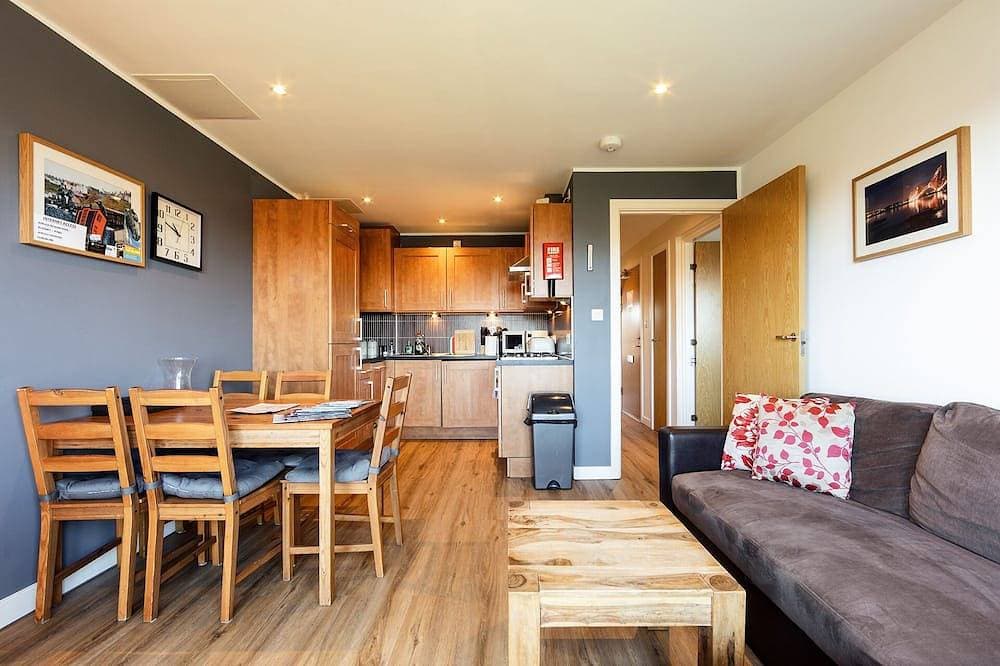 Foto 11 von 21: Modern, Spacious City Apartment, Lift, Balcony, Free Wi-fi & Parking, Fab views,