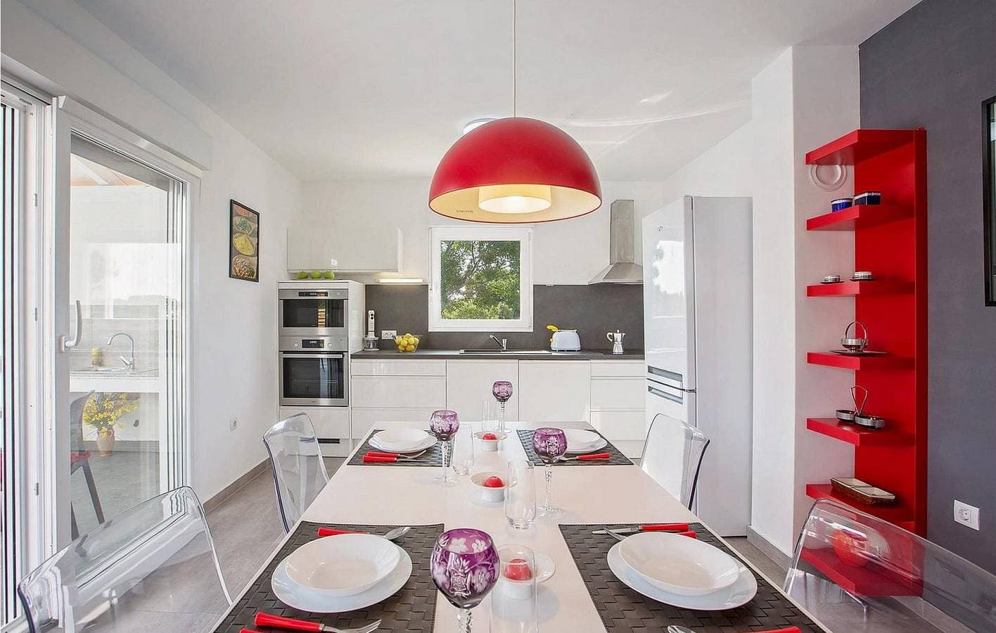 Foto 3 von 39: Modernes Apartment, 1 km vom Strand entfernt, mit Terrasse, Parkplatz und WLAN