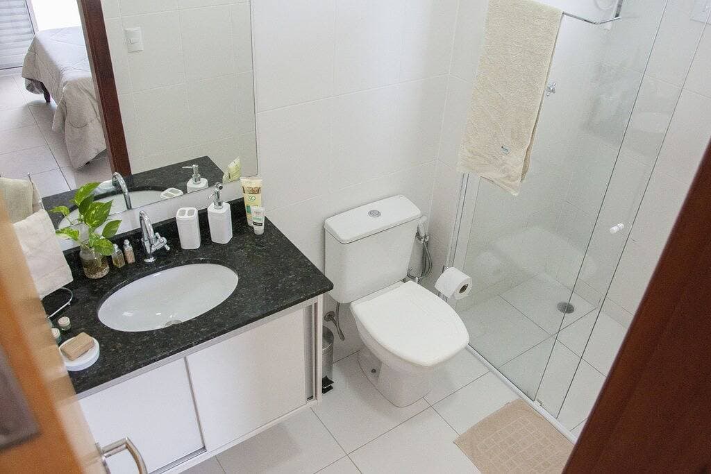 Foto 13 von 50: Neue Wohnung mit Gourmet-Balkon, Klimaanlage, 2 freien Zimmern, WLAN 20 Mb und Smart TV, 200 m vom Strand entfernt