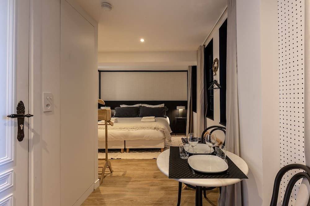 Foto 2 von 27: Passocean 1 - Suite in the Heart of Honfleur - Kingsize Bed - Airco