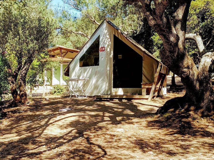 Foto 4 von 53: Camping Campo di Liccia - Bungalowzelt 4 personen - 2 Zimmer - ohne Sanitäranlagen