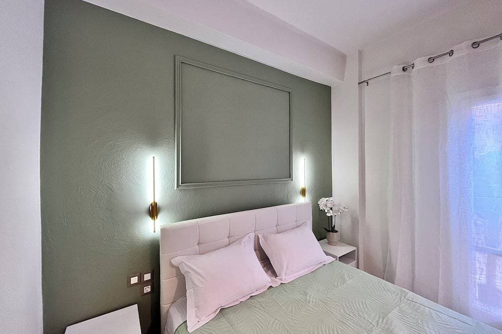 Foto 3 von 14: A highly-rated apartment located in the center of Agios Nikolaos in Crete.