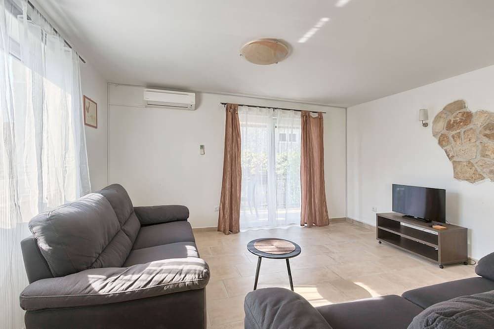 Foto 10 von 24: Villa Andi Terrace, Wi-fi, Geschirrspüler, Waschmaschine, Parking , 3 Min Strand
