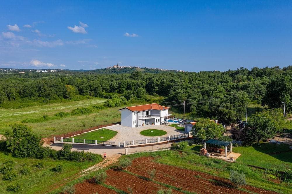 Foto 6 von 30: Villa Jelena | 4-Sterne-Villa mit beheiztem Pool, Privatsphäre & Grillhaus