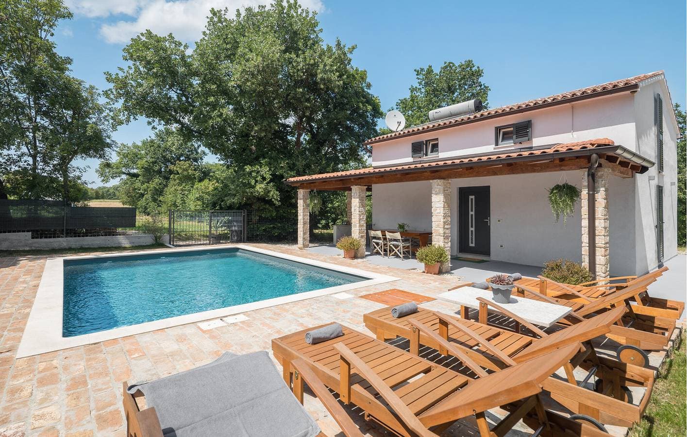 Foto 13 von 41: Reizende 2-Zimmer-Wohnung mit Pool, Terrasse und WLAN in Žminj