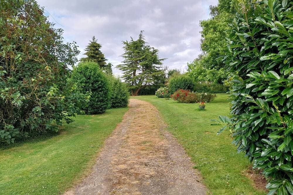 Very quiet country house 1