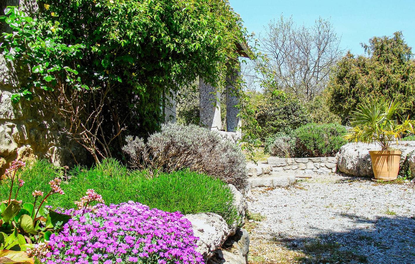 Foto 8 von 24: Reizende Ferienunterkunft mit 2 Schlafzimmern und Garten in der Nähe von Saint-Alban-Auriolles