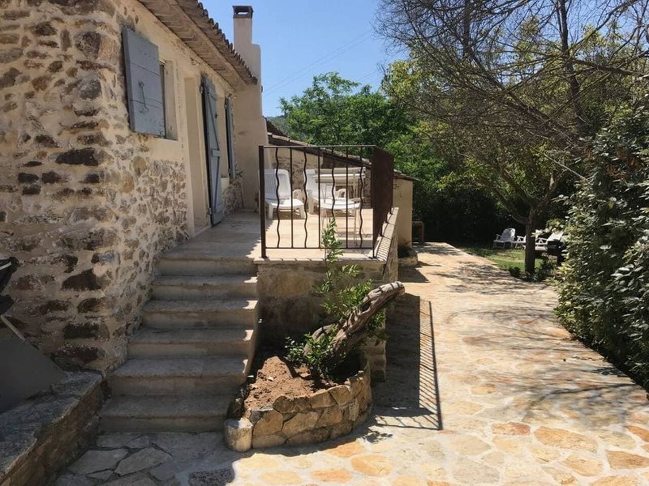 Foto 3 von 28: Steinhaus, 2-4 Personen, in der Provence Mas 16 Jh, Pool, Garten, Parkplatz