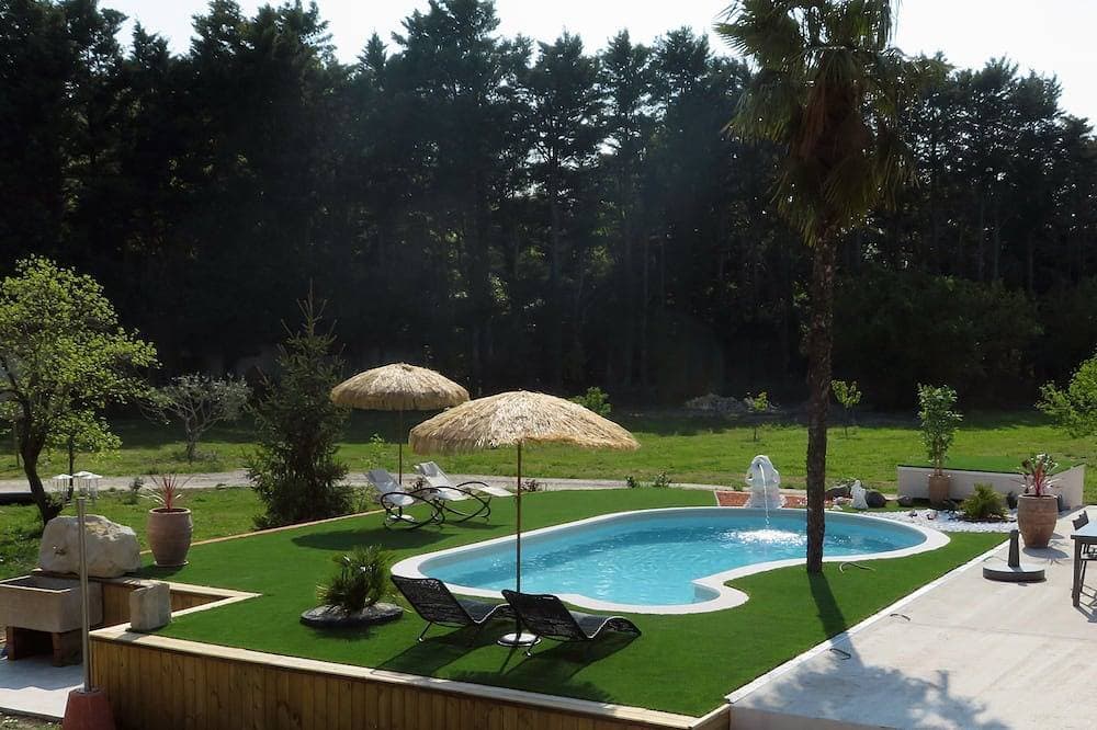 Unabhängiges möbliertes Studio 3 * mit Swimmingpool 1