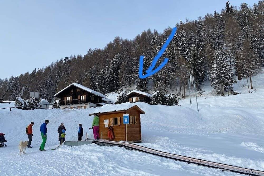 Foto 9 von 19: Chalet ça me Suffit, mein kleines Paradis -Aussen : kleines 2-stöckiges Chalet für 2 Personen am Anf