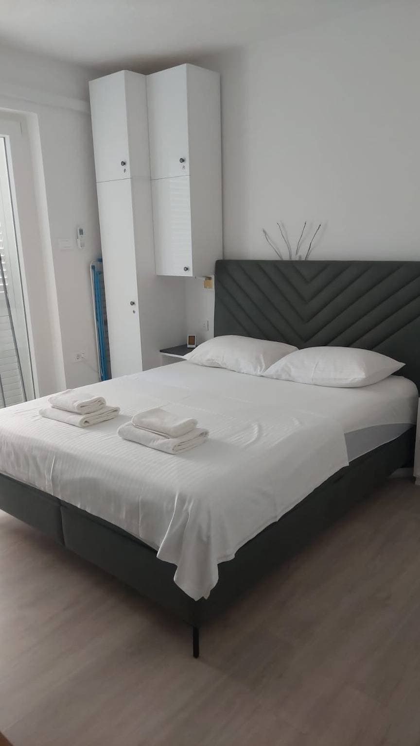 Foto 6 von 14: Studio Appartement mit Terrasse und Meerblick Brela (Makarska) As-25783-a