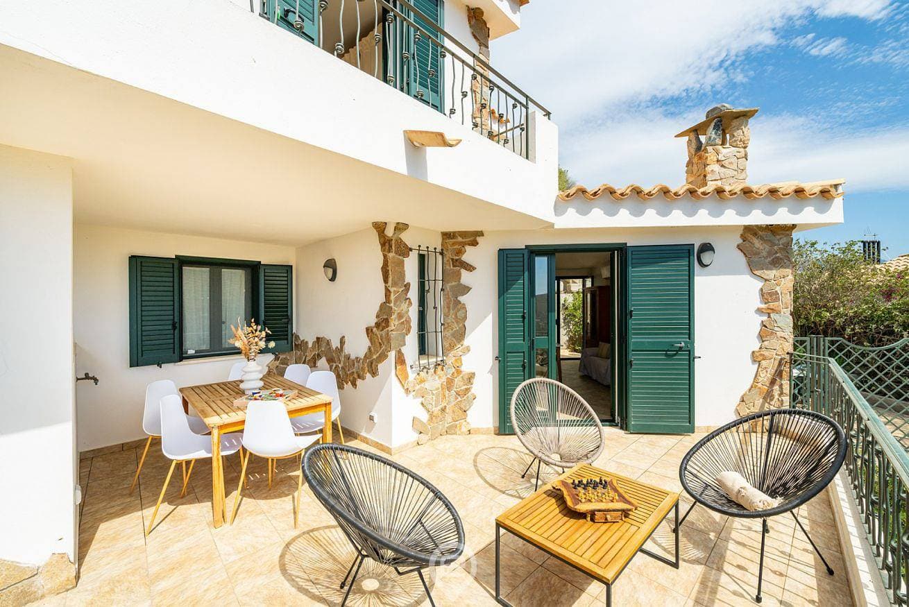 Foto 3 von 37: Villa für 4 Personen mit Balkon/Terrasse