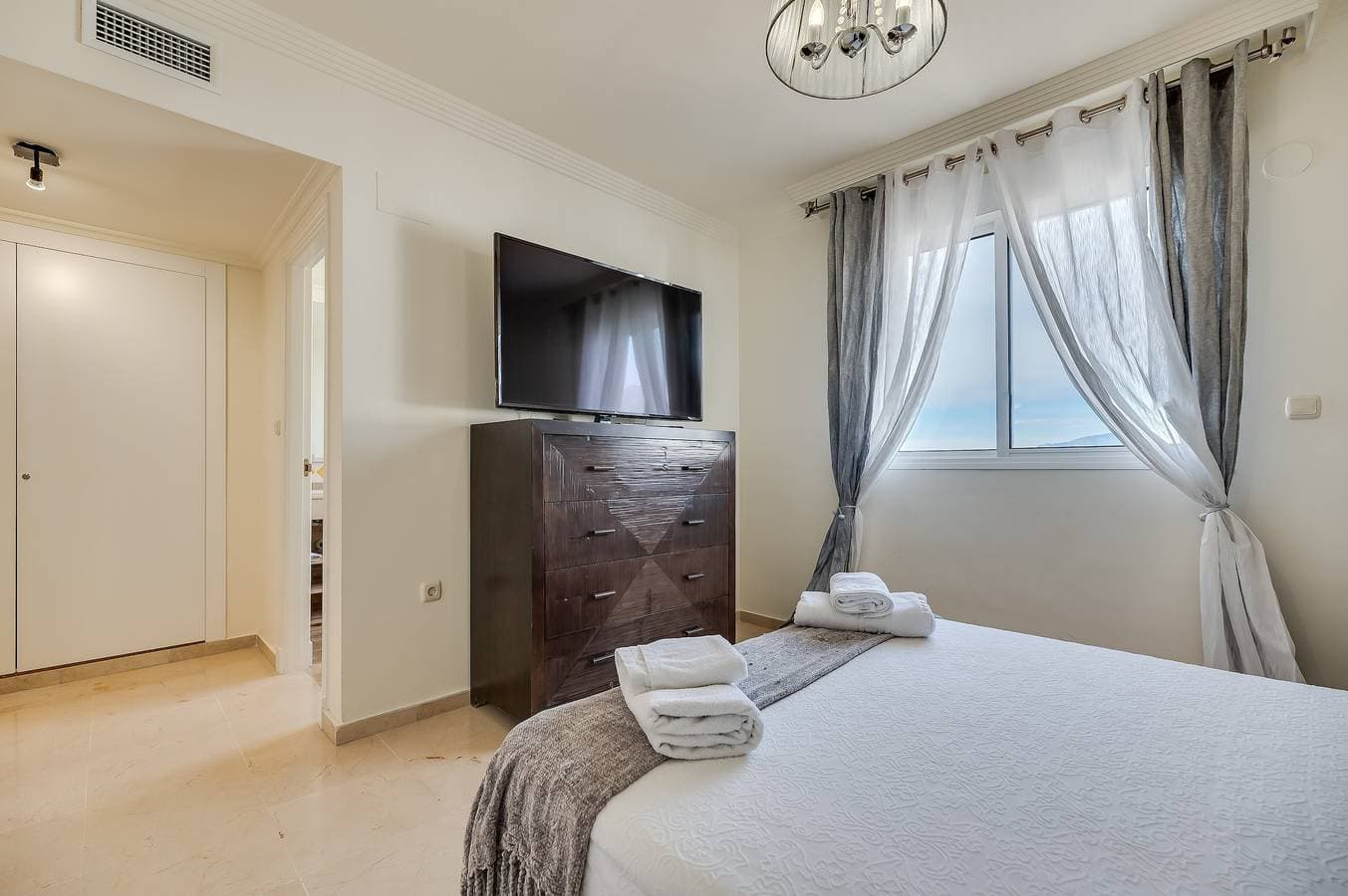 Foto 13 von 26: Ferienwohnung "Marbella Playa" mit Meerblick, Gemeinschaftspool und WLAN