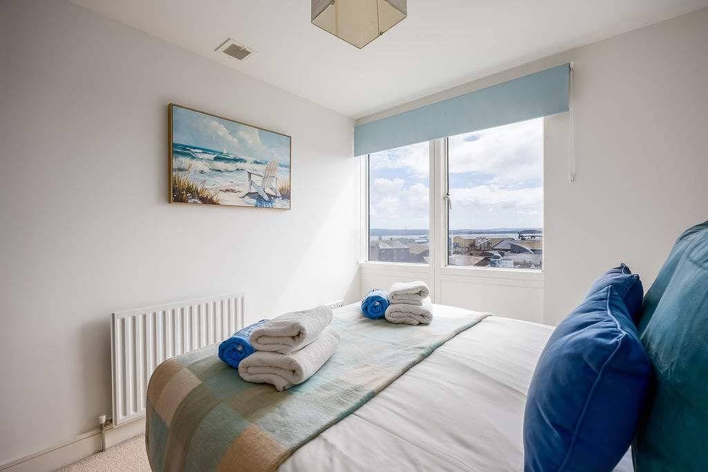 Foto 12 von 25: Brownsea View - Balcony with views over Poole Harbour