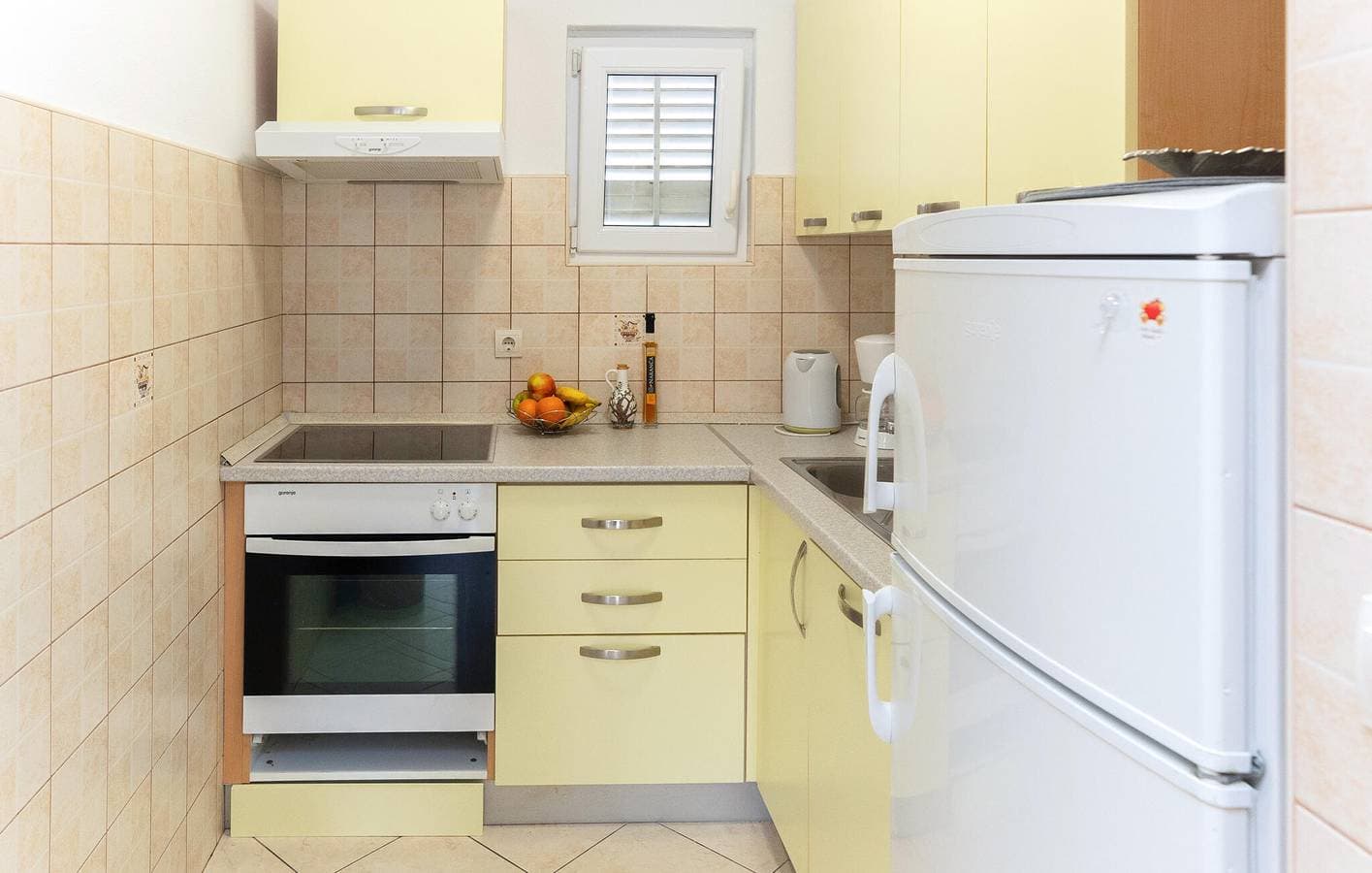 Foto 3 von 27: Ferienwohnung mit Meerblick, Terrasse, WLAN und Parkplatz in der Nähe von Makarska