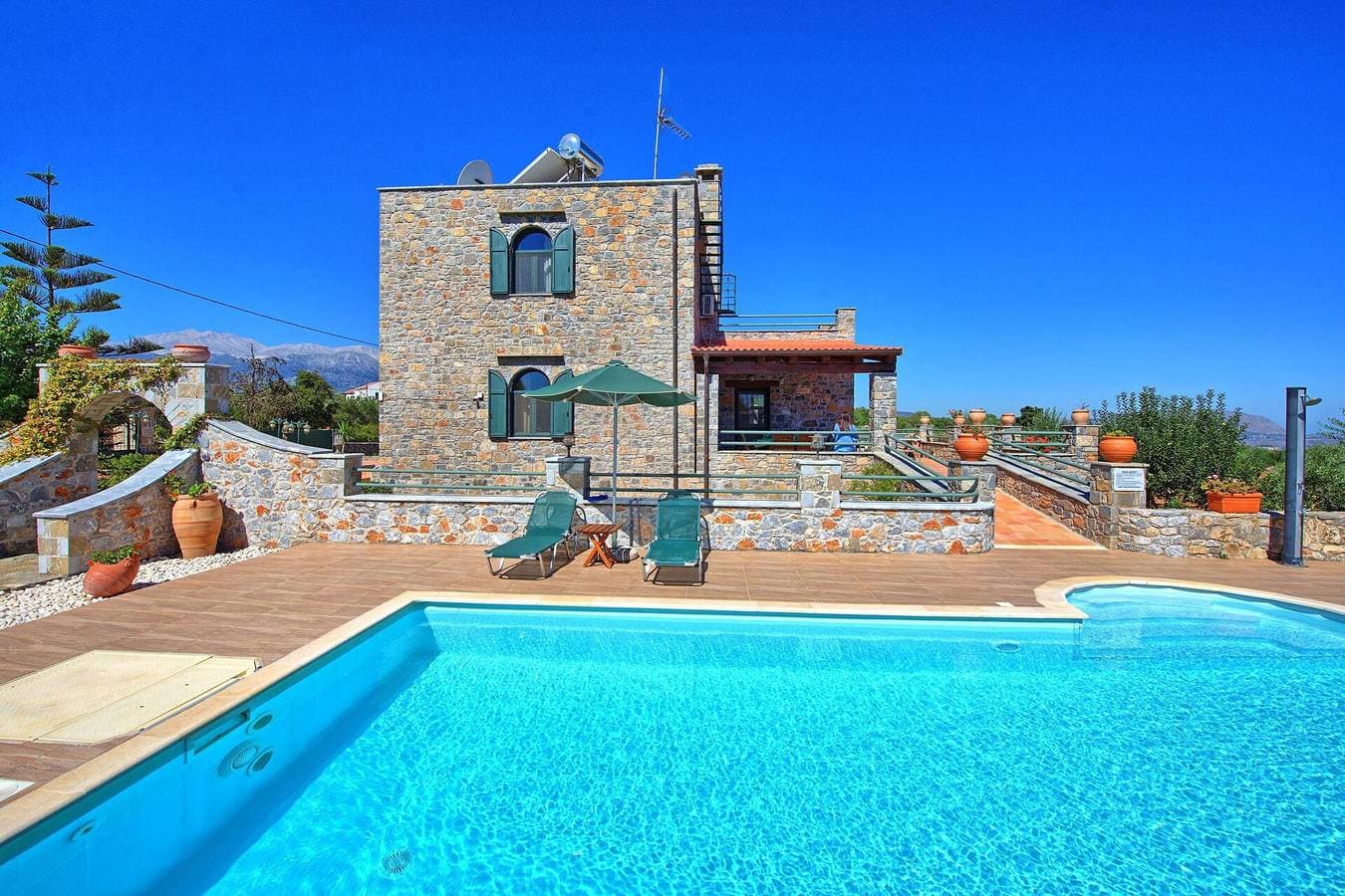 Foto 8 von 42: Villa für 6 Personen mit Pool