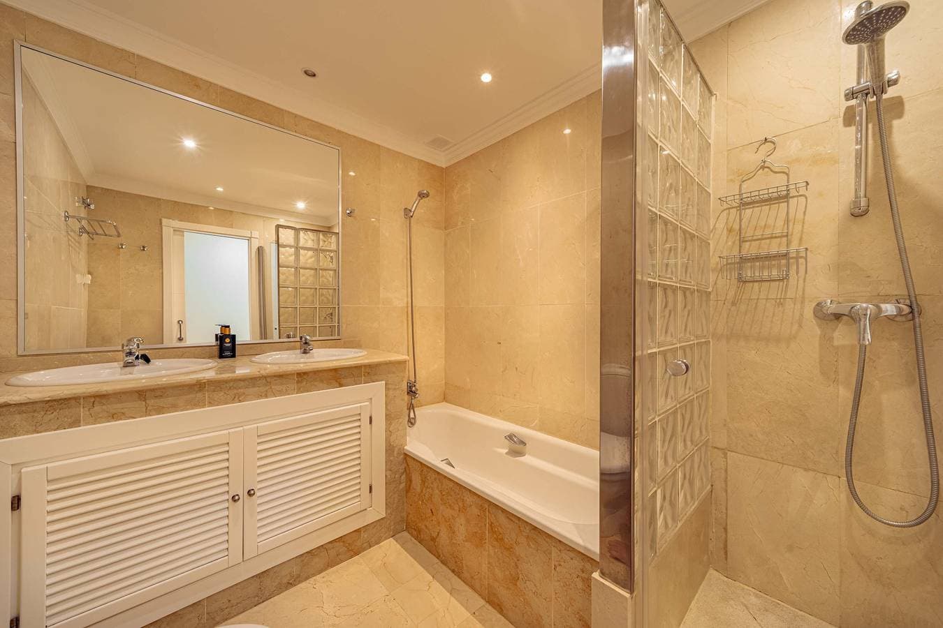 Foto 8 von 34: Ferienwohnung für 4 Personen mit Pool