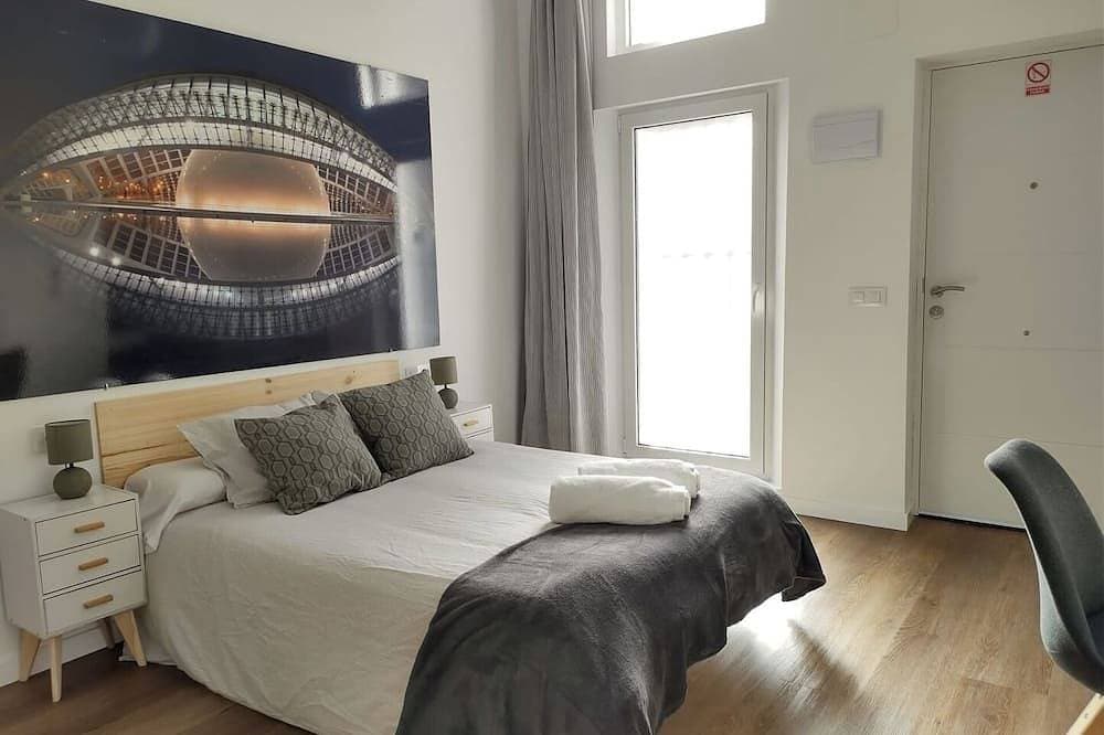 Foto 2 von 19: New apartment in the heart of Valencia, next to the vibrant Plaza del Cedro....
