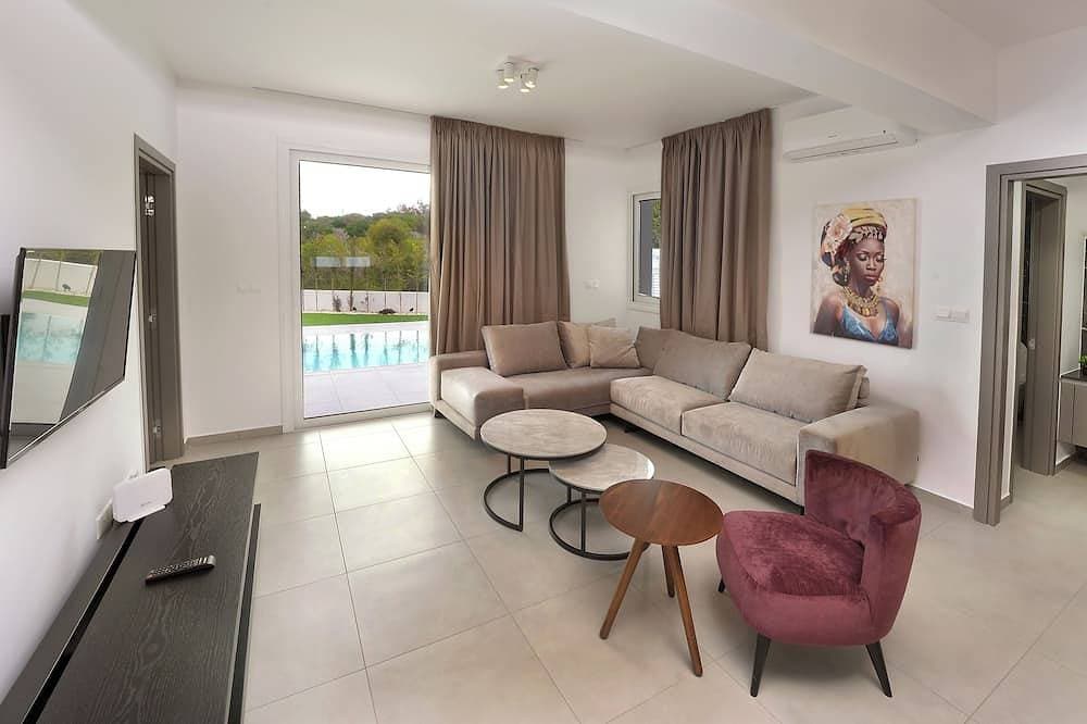 Foto 12 von 25: Dps4 Sun & Moon Luxury 4-bedroom Villa with Private Pool, in Vibrant Ayia Napa