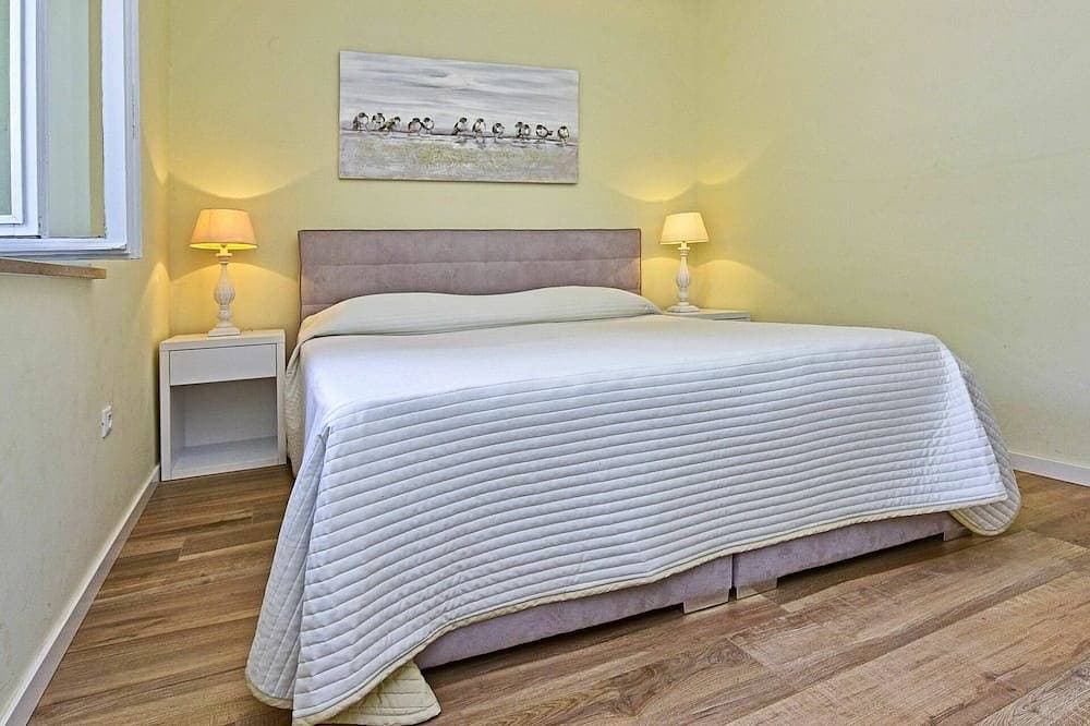 Foto 3 von 30: Schöne Wohnung in einem Ferienhaus für 4 Gäste mit Klimaanlage,  W-Lan, Pool, TV und Terrasse